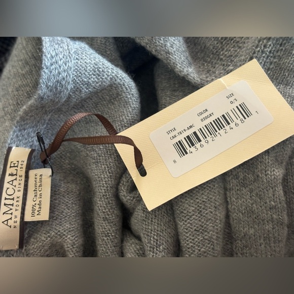 Amicale cashmere asymmetrical poncho one size NEW WITH TAGS - Picture 3 of 3